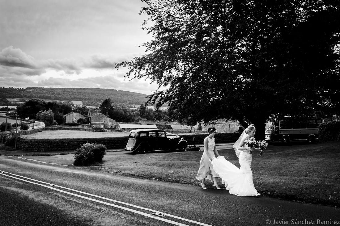 Leeds wedding photographer, black and white wedding pics