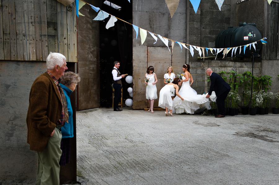 Leeds documentary wedding photographer, LS4 2QX, West Yorkshire. Phone +44 07549114190