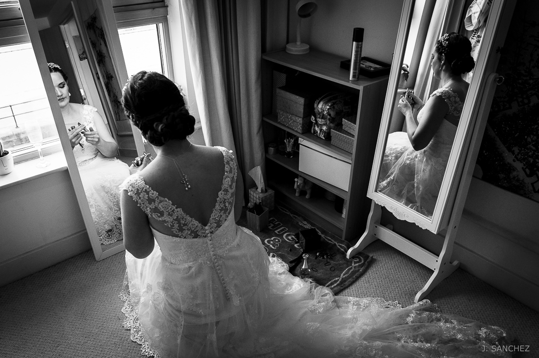 The bride in from the mirrors