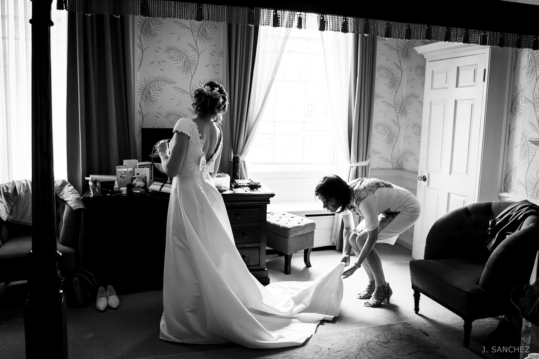York wedding photographer, the bride getting ready 